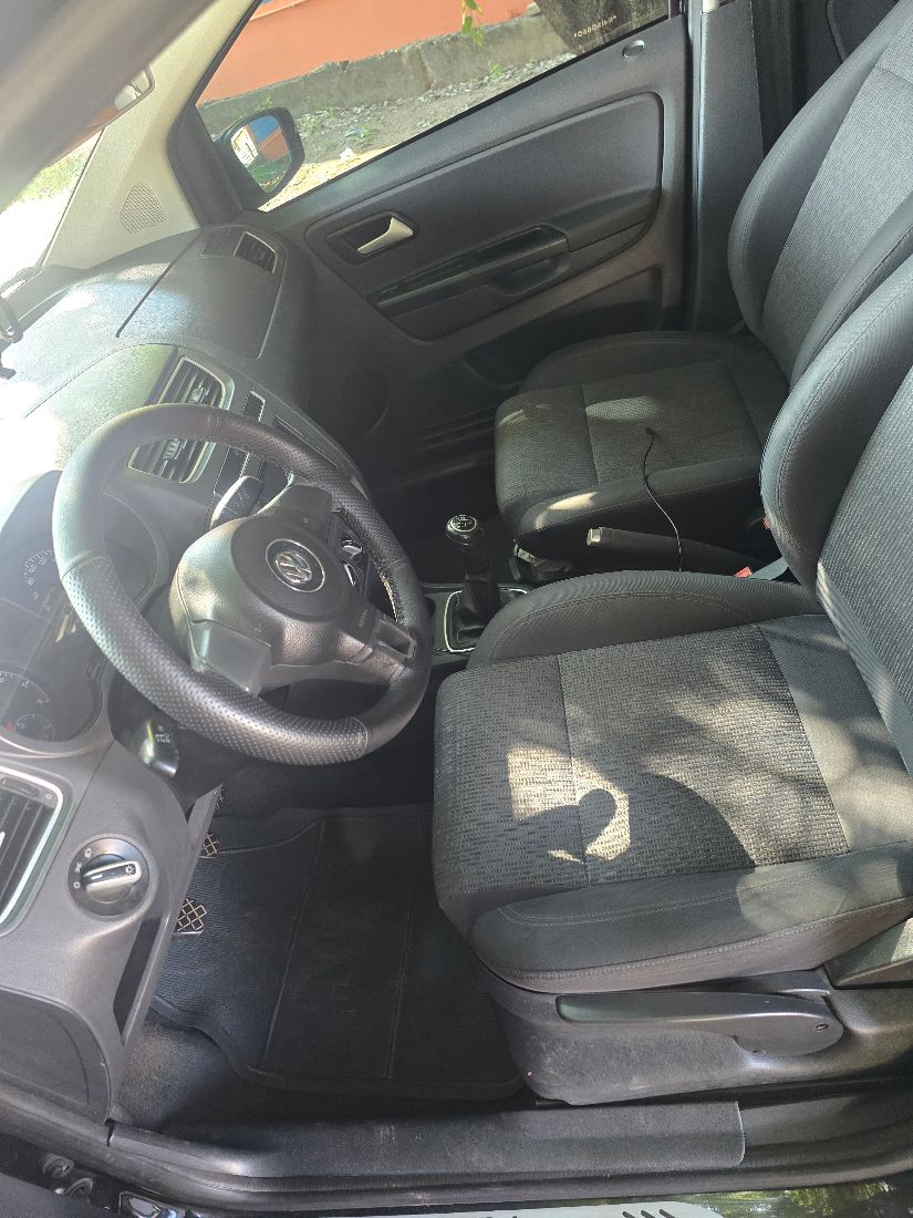 Volkswagen Fox 4P total flex 1.0 2014/2014 — foto 8 de 8