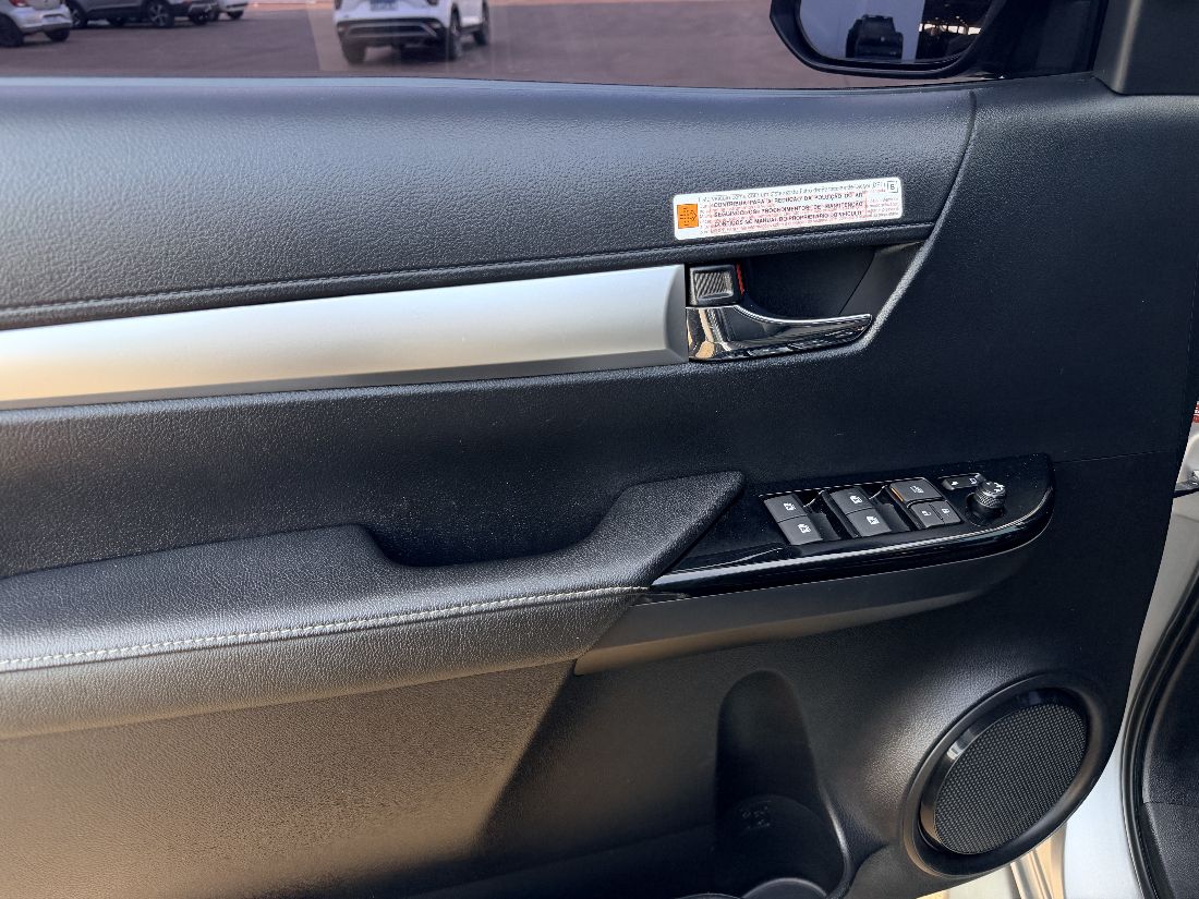 Toyota Hilux SRX CD 2.8 4x4 TDI Automático Diesel 2022/2022 — foto 10 de 12