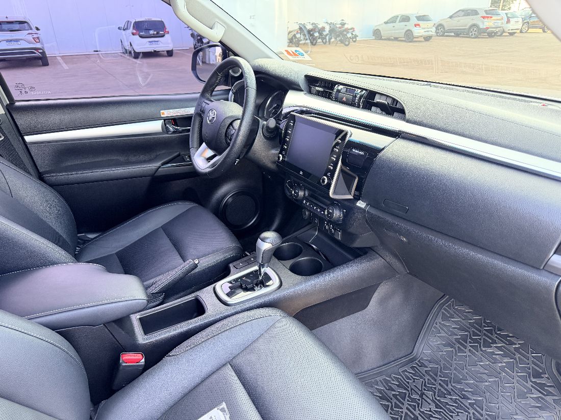 Toyota Hilux SRX CD 2.8 4x4 TDI Automático Diesel 2022/2022 — foto 11 de 12