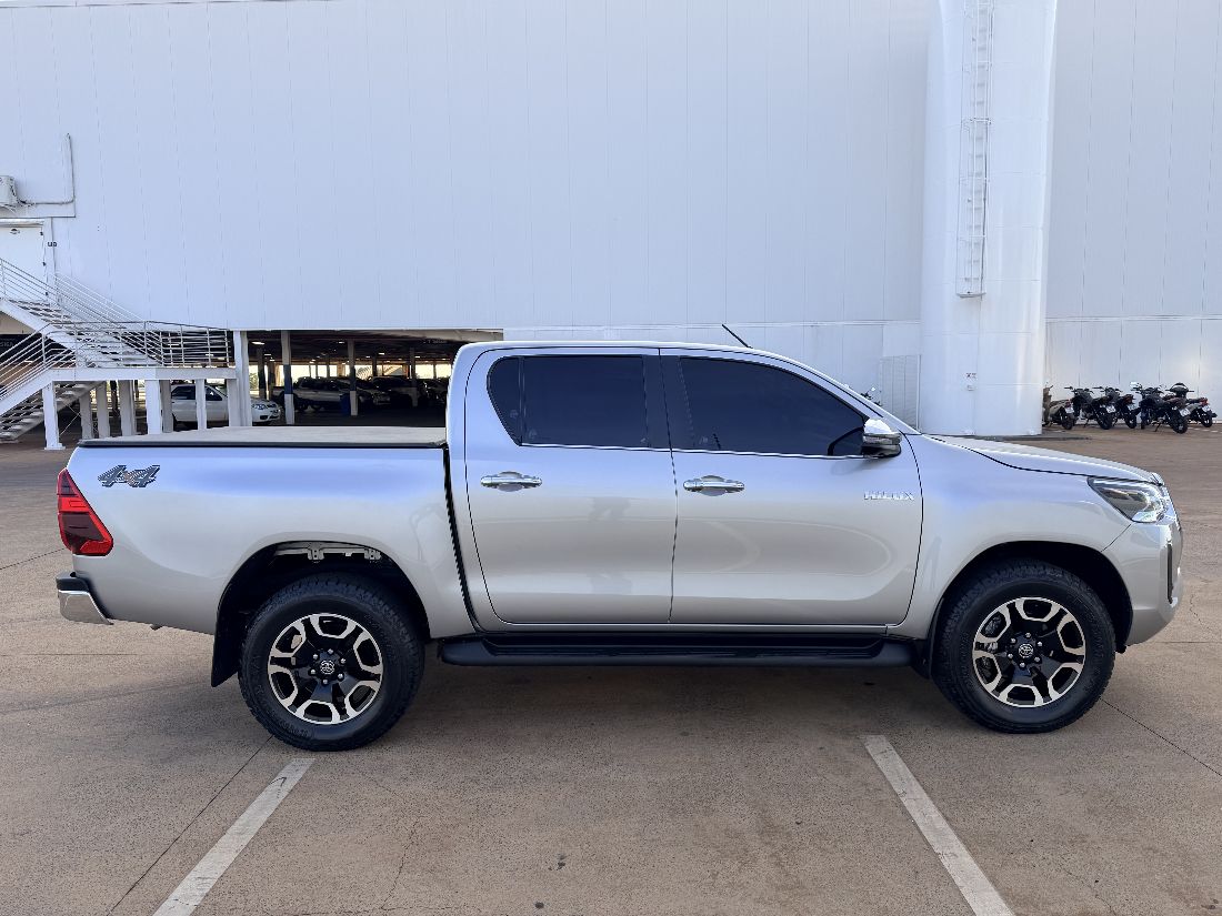 Toyota Hilux SRX CD 2.8 4x4 TDI Automático Diesel 2022/2022 — foto 6 de 12