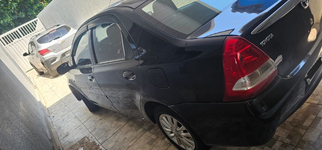 Toyota Etios Sedan XLS 1.5 Mecânico Flex 2013/2013 — foto 3 de 6