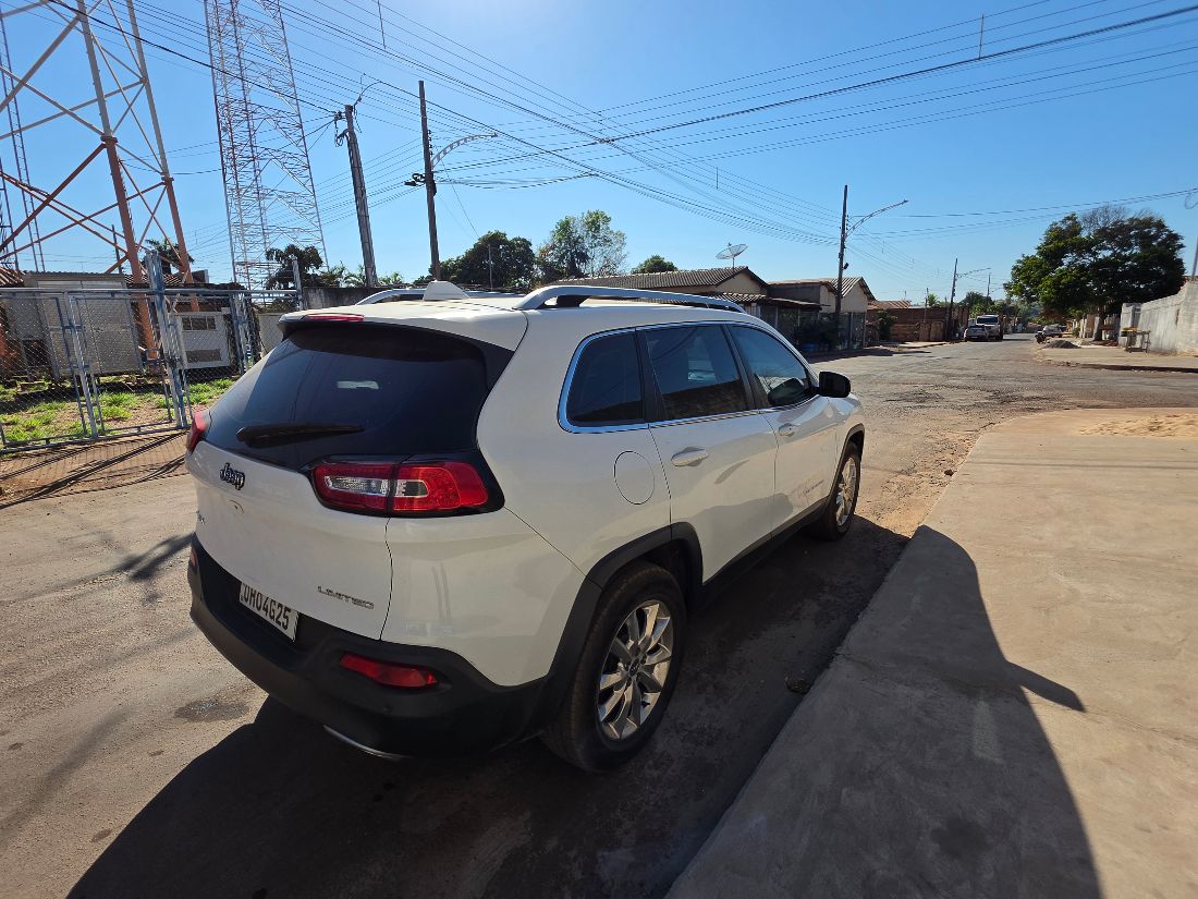 Jeep Cherokee Limited 3.2 4x4 V6 Automático 2015/2015 — foto 13 de 15
