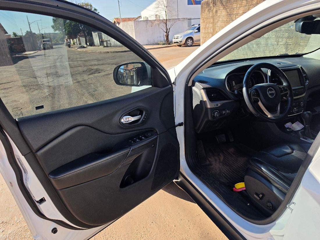 Jeep Cherokee Limited 3.2 4x4 V6 Automático 2015/2015 — foto 14 de 15