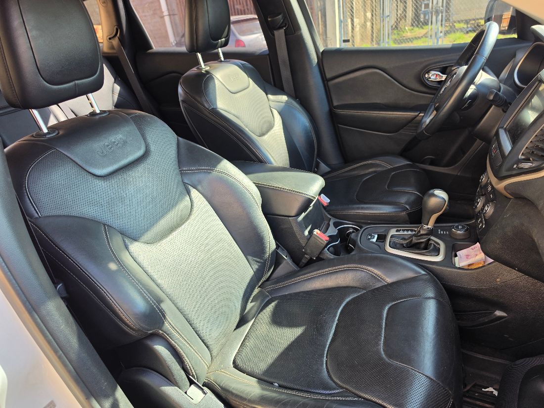 Jeep Cherokee Limited 3.2 4x4 V6 Automático 2015/2015 — foto 6 de 15
