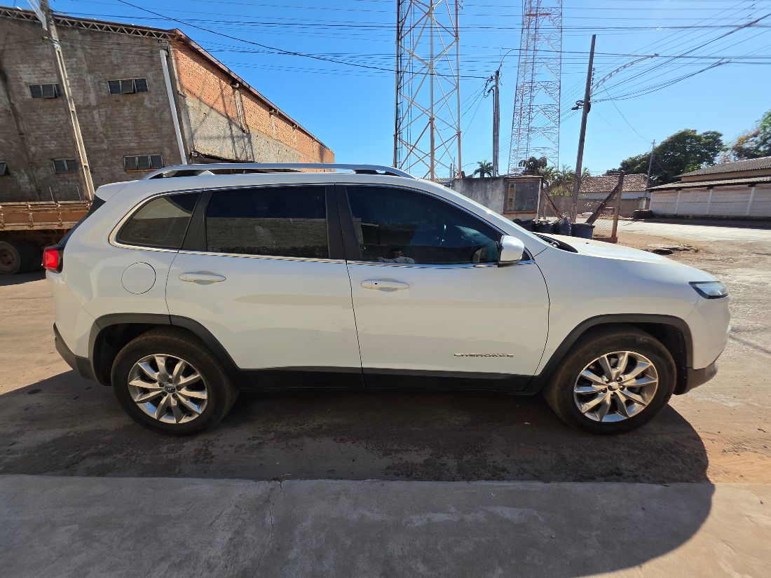 Jeep Cherokee Limited 3.2 4x4 V6 Automático 2015/2015 — foto 9 de 15