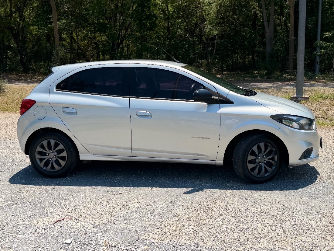 CHEVROLET/GM Onix Hatch Advantage 1.4 Automático Flex 2019/2019 — foto 4 de 15