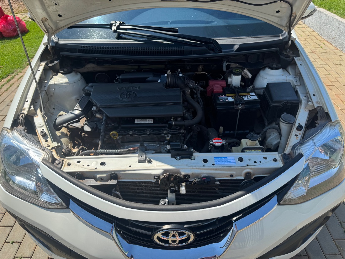 Toyota Etios Sedan Platinum 1.5 Automático Flex 2017/2018 — foto 14 de 15