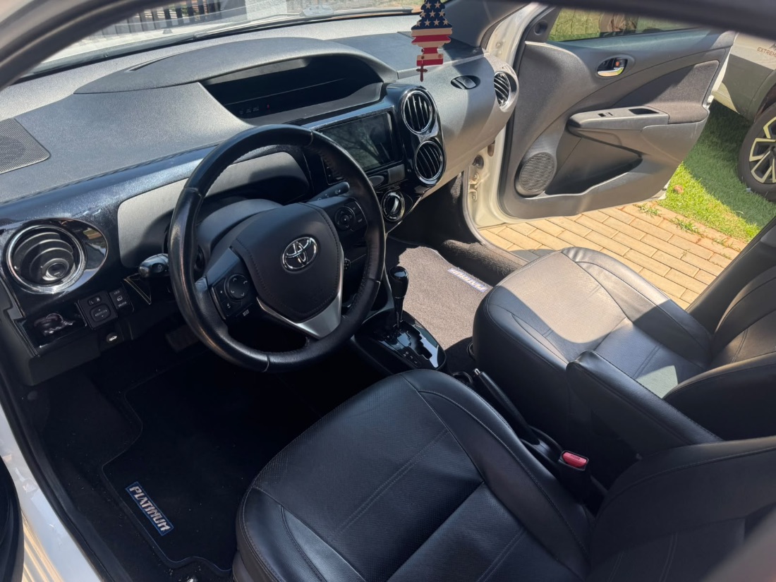 Toyota Etios Sedan Platinum 1.5 Automático Flex 2017/2018 — foto 15 de 15