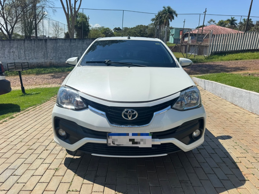 Toyota Etios Sedan Platinum 1.5 Automático Flex 2017/2018 — foto 2 de 15