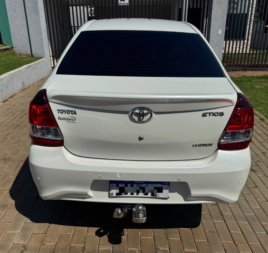 Toyota Etios Sedan Platinum 1.5 Automático Flex 2017/2018 — foto 3 de 15