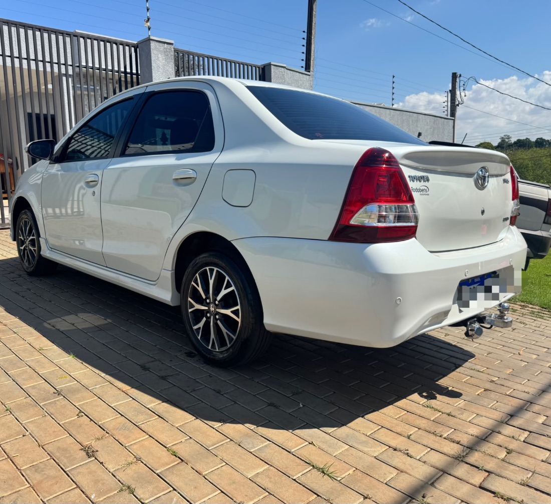 Toyota Etios Sedan Platinum 1.5 Automático Flex 2017/2018 — foto 5 de 15