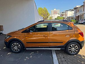 Onix Hatch Activ 1.4 Mecânico Flex 2016/2017 em Cuiabá - MT