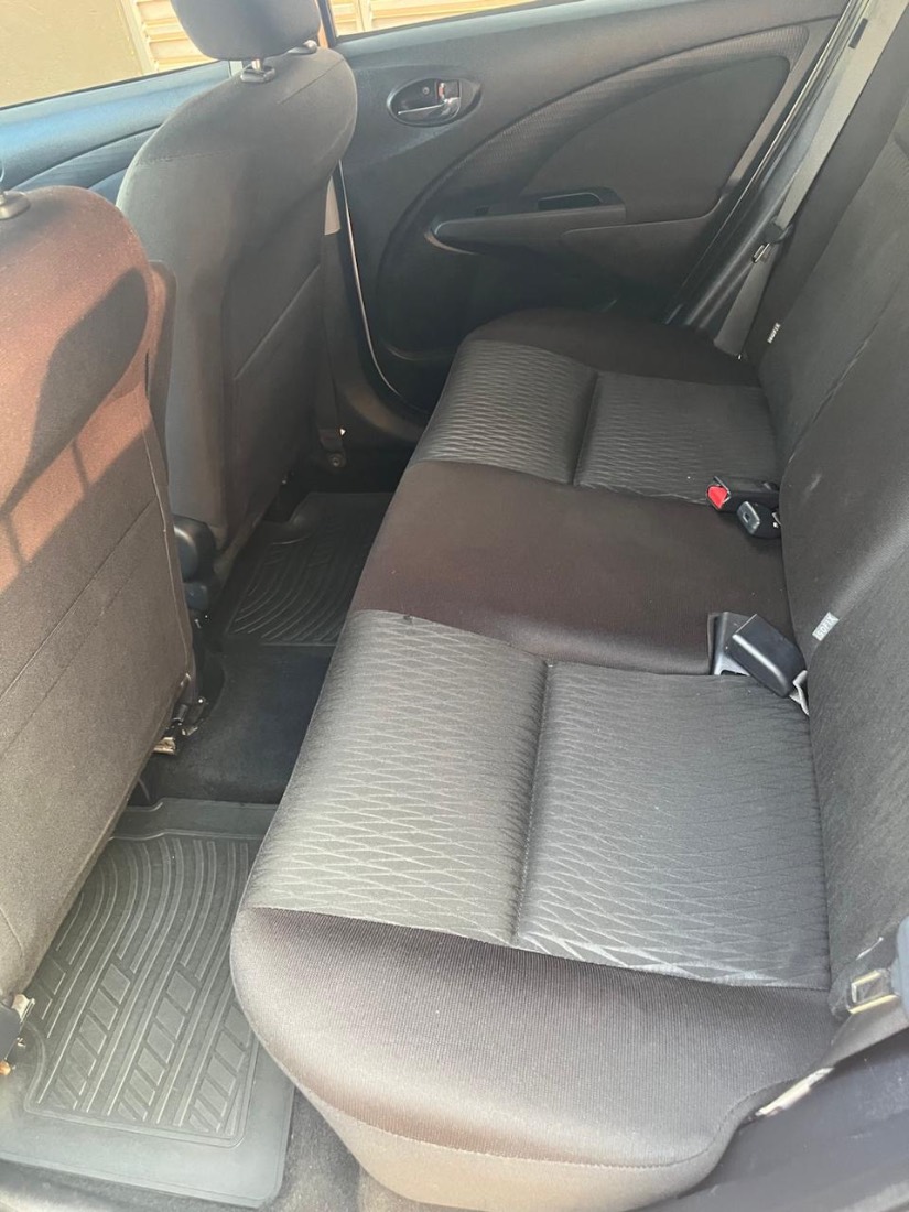 Toyota Etios Hatch XS 1.5 Automático Flex 2017/2018 — foto 12 de 12