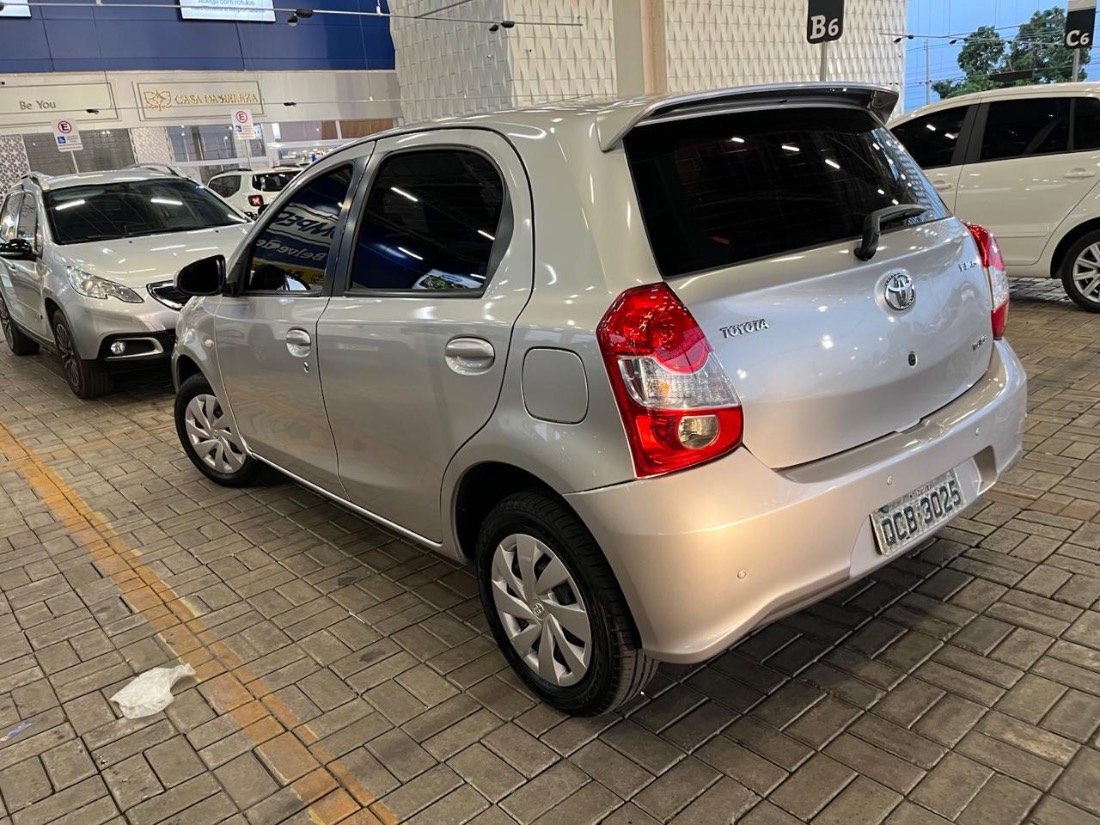 Toyota Etios Hatch XS 1.5 Automático Flex 2017/2018 — foto 5 de 12
