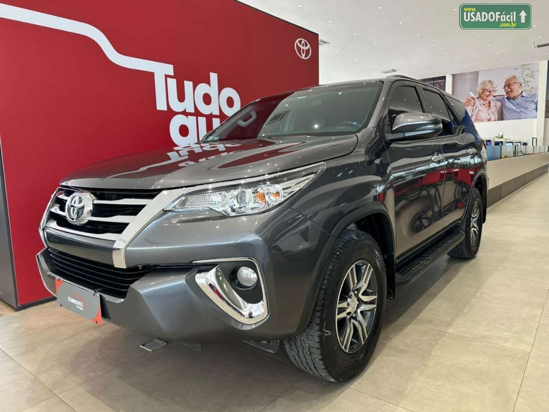 TOYOTA Hilux SW4 SRV 4x2 2.7 Automático Flex 7 Lugares