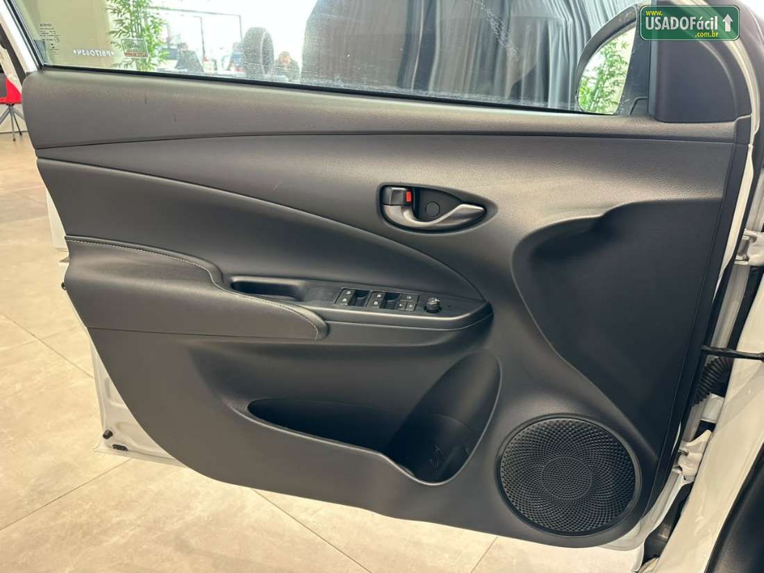 Toyota Yaris Hatch XS 1.5 Automático Flex 2022/2023 — foto 13 de 15