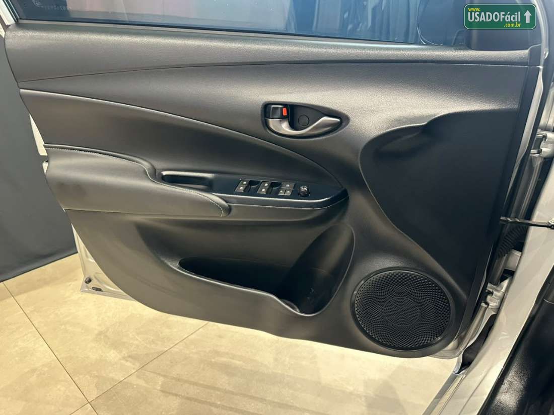 TOYOTA Yaris Hatch XS 1.5 Automático Flex 2023/2024 — foto 13 de 15