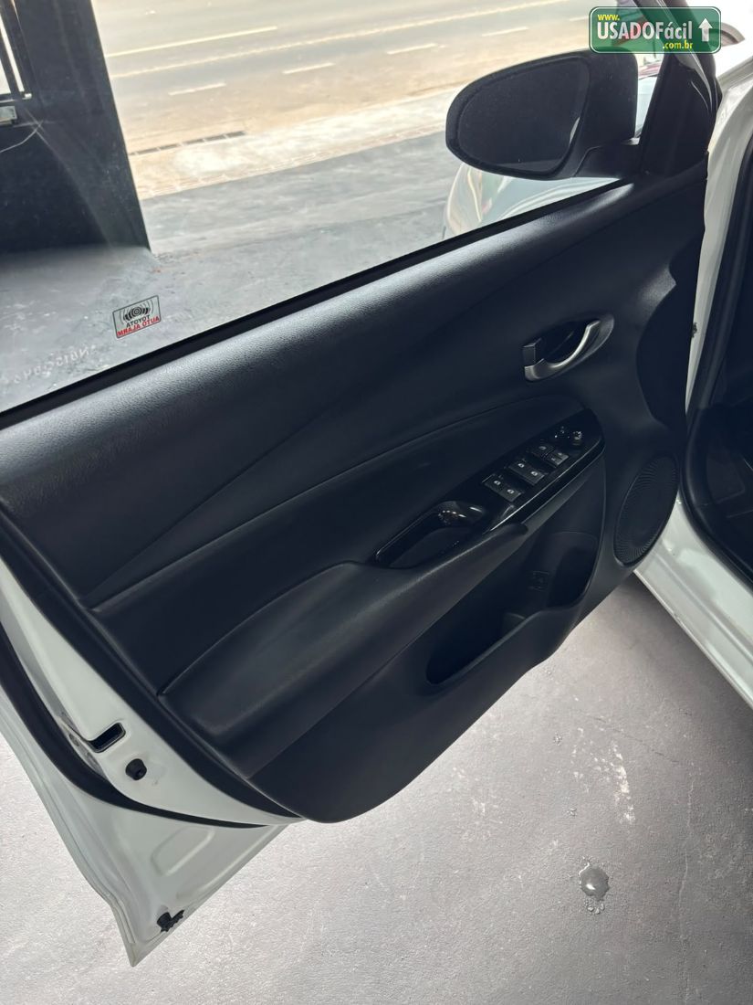 TOYOTA Yaris Hatch XS Connect 1.5 Automático Flex 2021/2022 — foto 7 de 13
