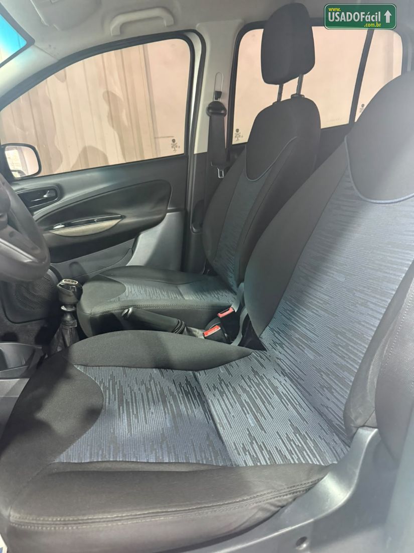 Fiat Uno Drive 1.0 Flex 5P 2017/2018 — foto 9 de 14