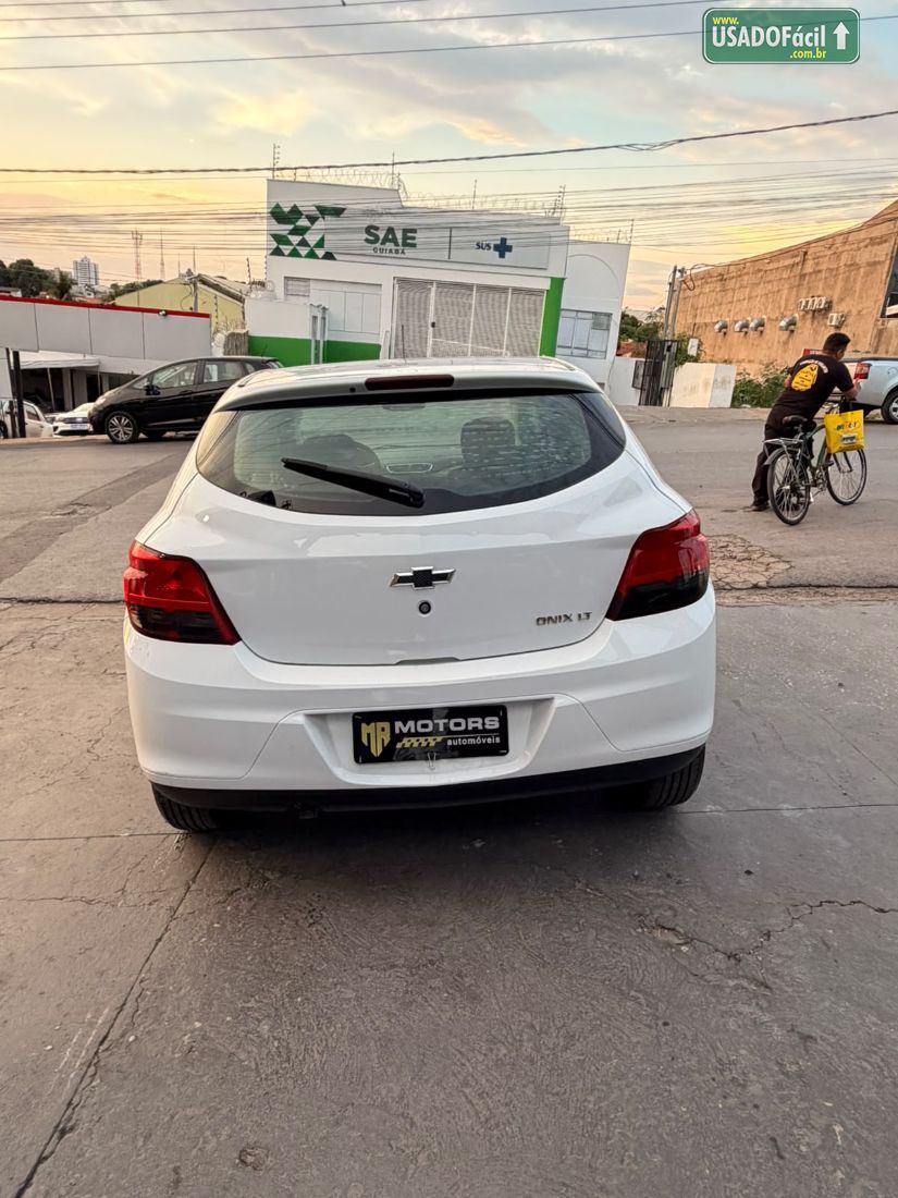 CHEVROLET/GM Onix Hatch LT 1.4 Automático Flex 2014/2015 — foto 5 de 10