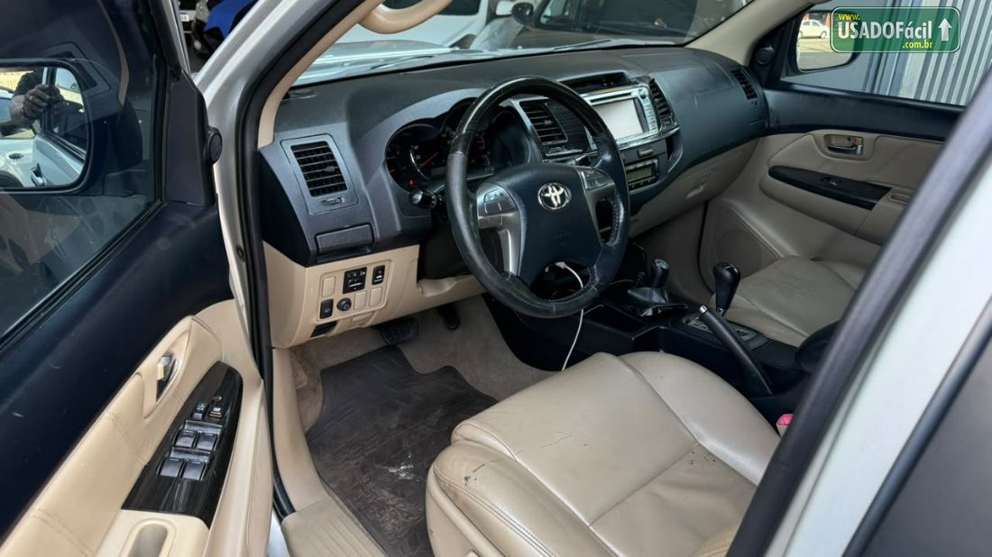 Toyota Hilux SW4 SRV D4-D 3.0 4x4 TDI Automático Diesel 2013/2014 — foto 19 de 20