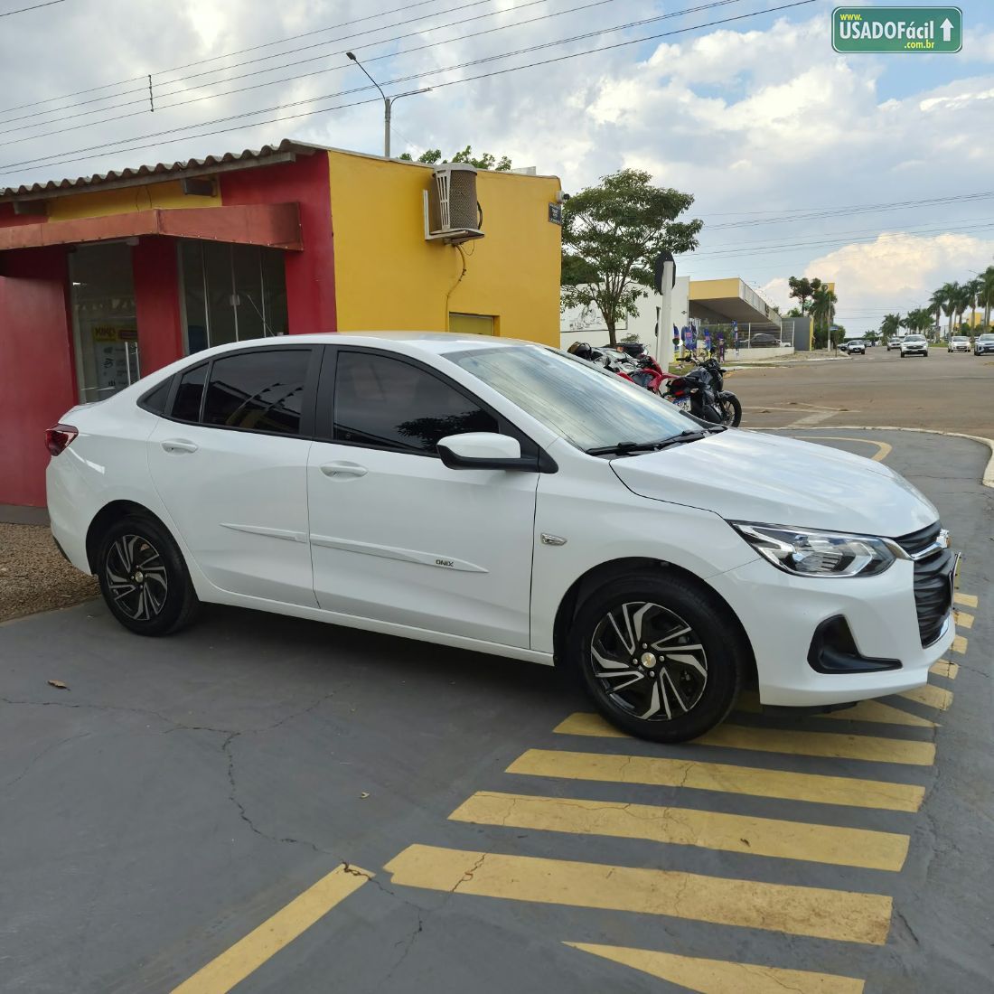 CHEVROLET/GM Onix Sedan Plus LT 1.0 Mecânico Flex 2023/2024 — foto 3 de 15