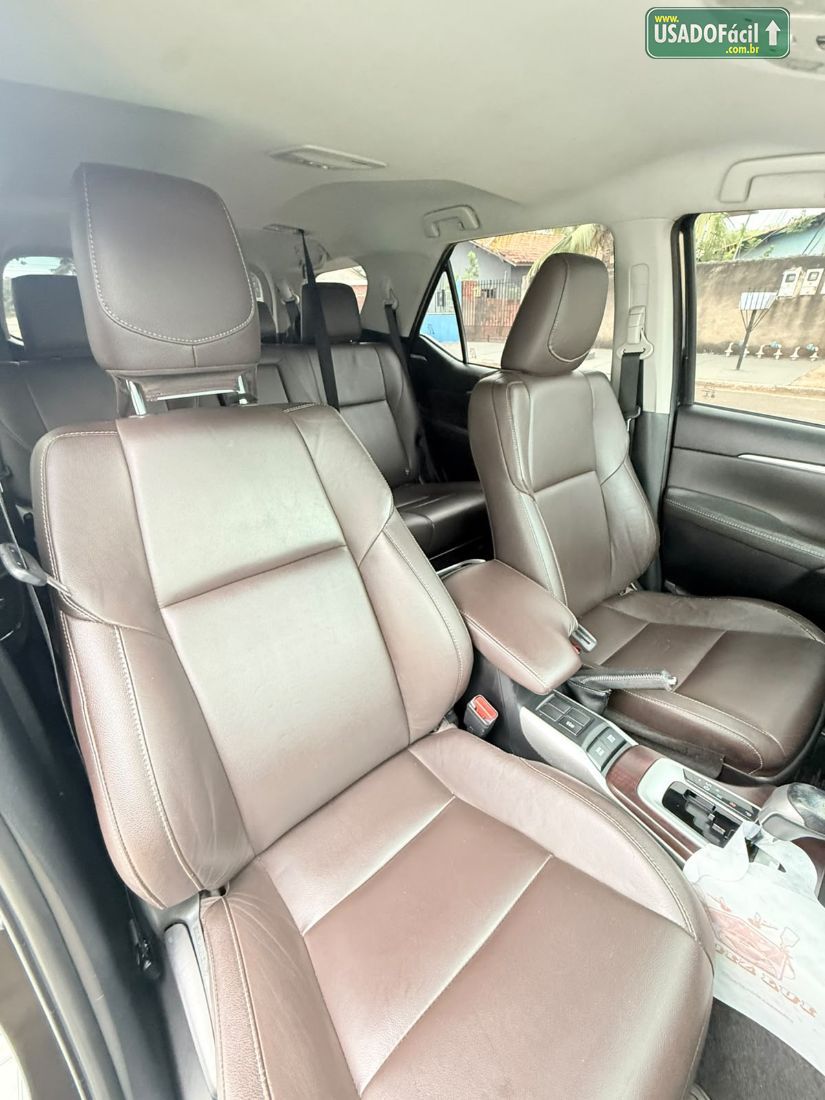 Toyota Hilux SW4 SRV 4x2 2.7 Automático Flex 2018/2019 — foto 9 de 10