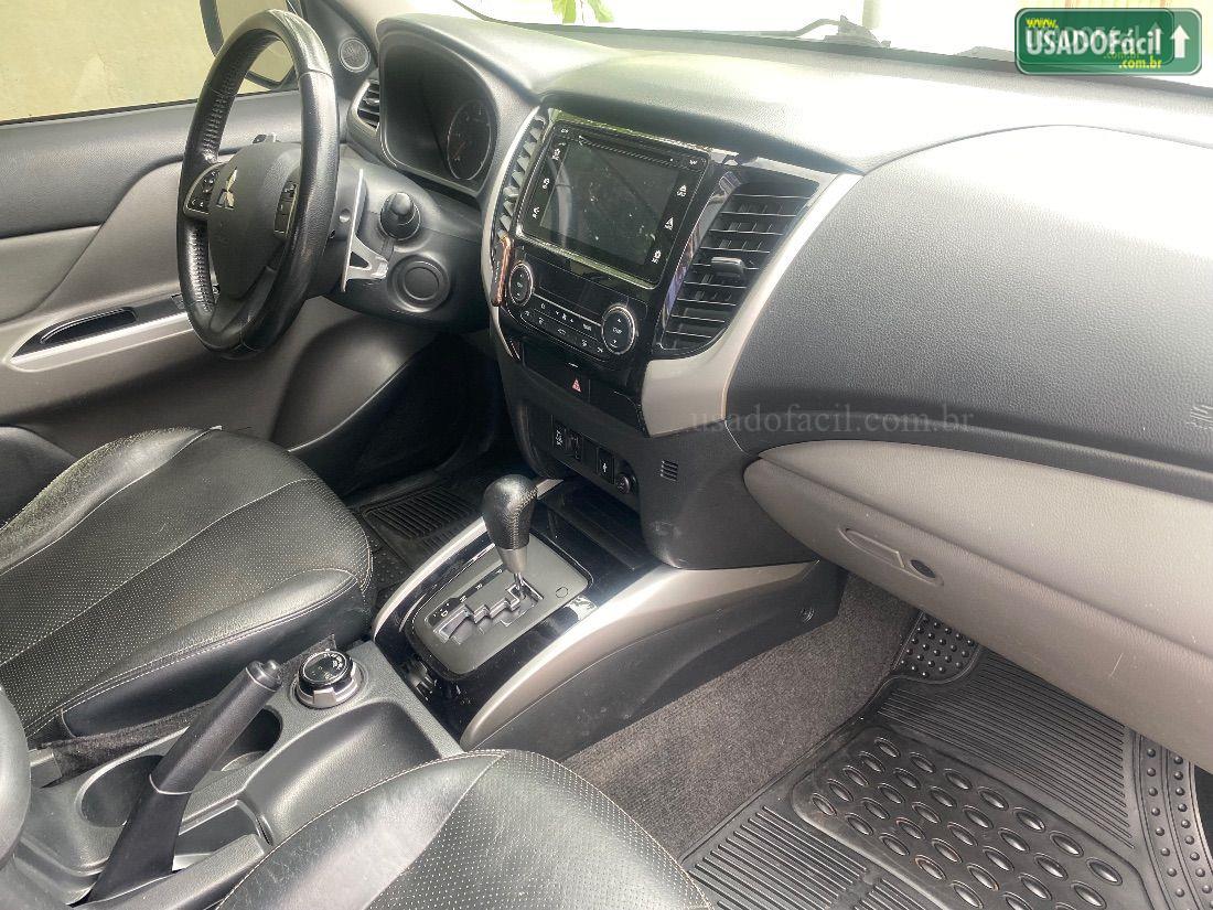 MITSUBISHI L200 Triton Sport HPE CD 2.4 4x4 Automático Diesel 2017/2018 — foto 12 de 14