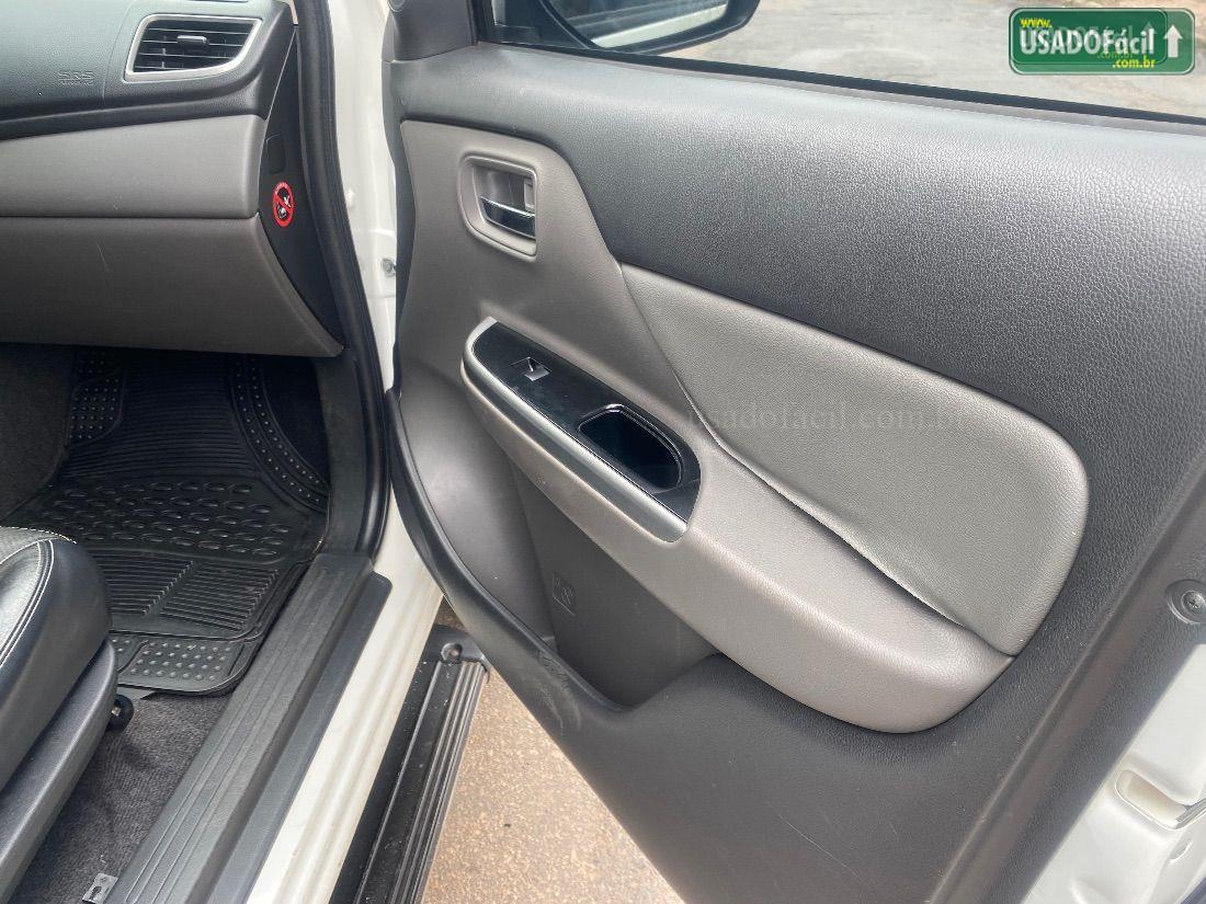 MITSUBISHI L200 Triton Sport HPE CD 2.4 4x4 Automático Diesel 2017/2018 — foto 13 de 14