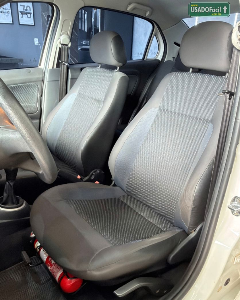 Volkswagen Voyage City 1.0 Mi Total Flex 2016/2016 — foto 8 de 13