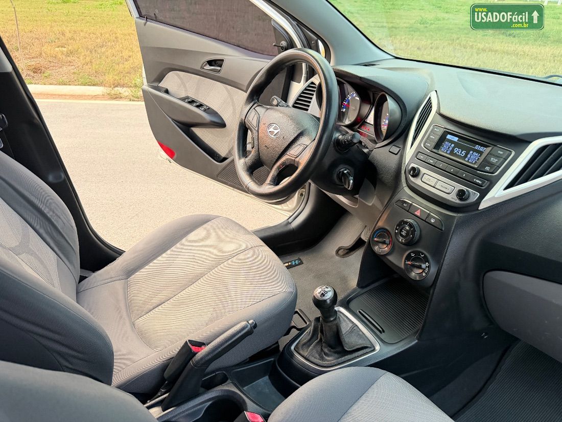 Hyundai HB20S Sedan Comfort Plus 1.0 Mecânico Flex 2014/2015 — foto 8 de 13