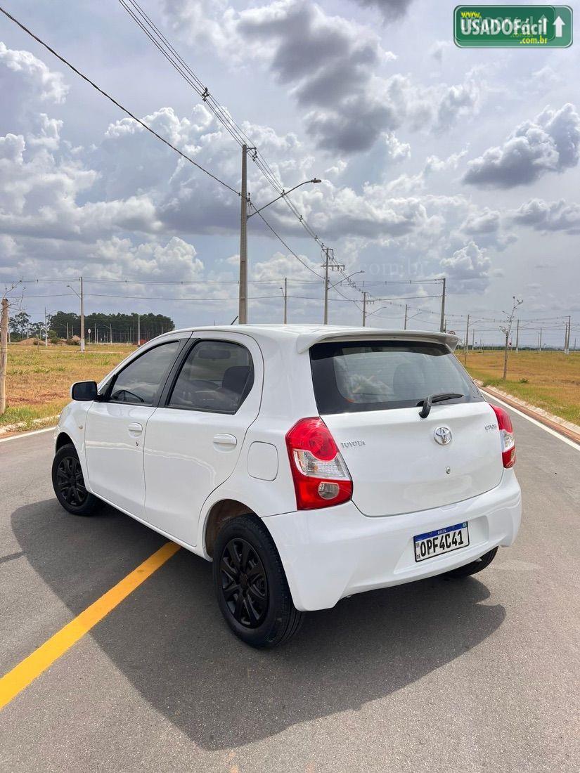 TOYOTA Etios Hatch XS 1.3 Mecânico Flex 2013/2013 — foto 3 de 10