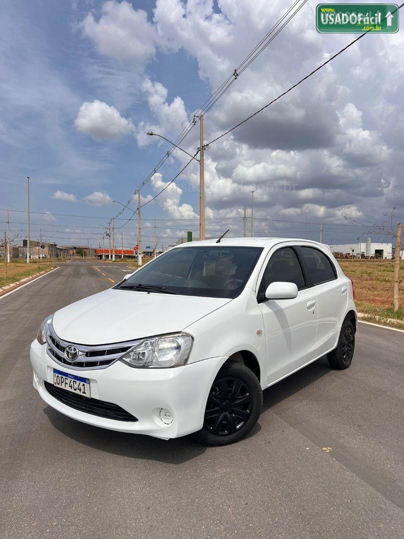 TOYOTA Etios Hatch XS 1.3 Mecânico Flex 2013/2013 — foto 2 de 10