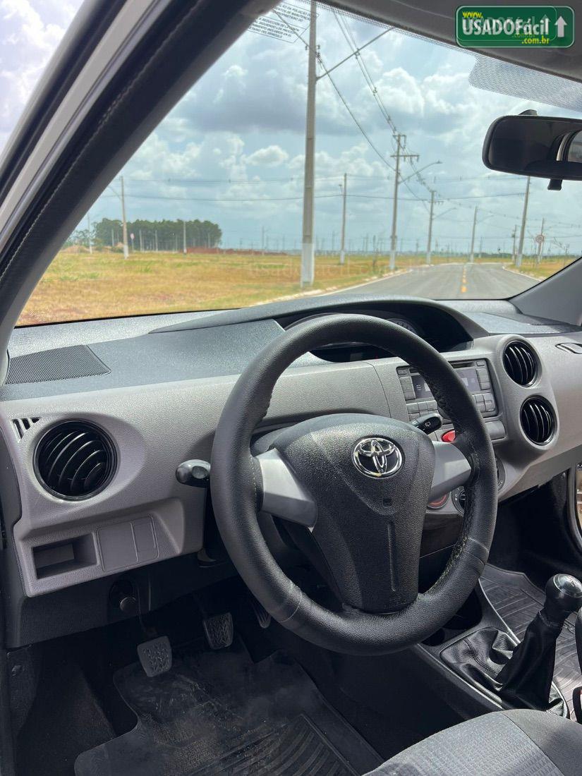 TOYOTA Etios Hatch XS 1.3 Mecânico Flex 2013/2013 — foto 6 de 10