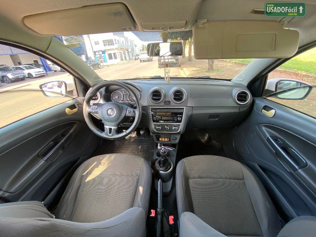 Volkswagen Voyage City 1.6 Mi Total Flex 2013/2014 — foto 10 de 15