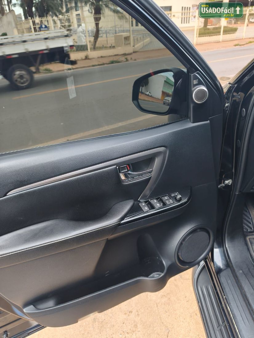 Toyota Hilux SW4 SRX 2.8 4x4 TDI Automático Diesel 2021/2022 — foto 8 de 17