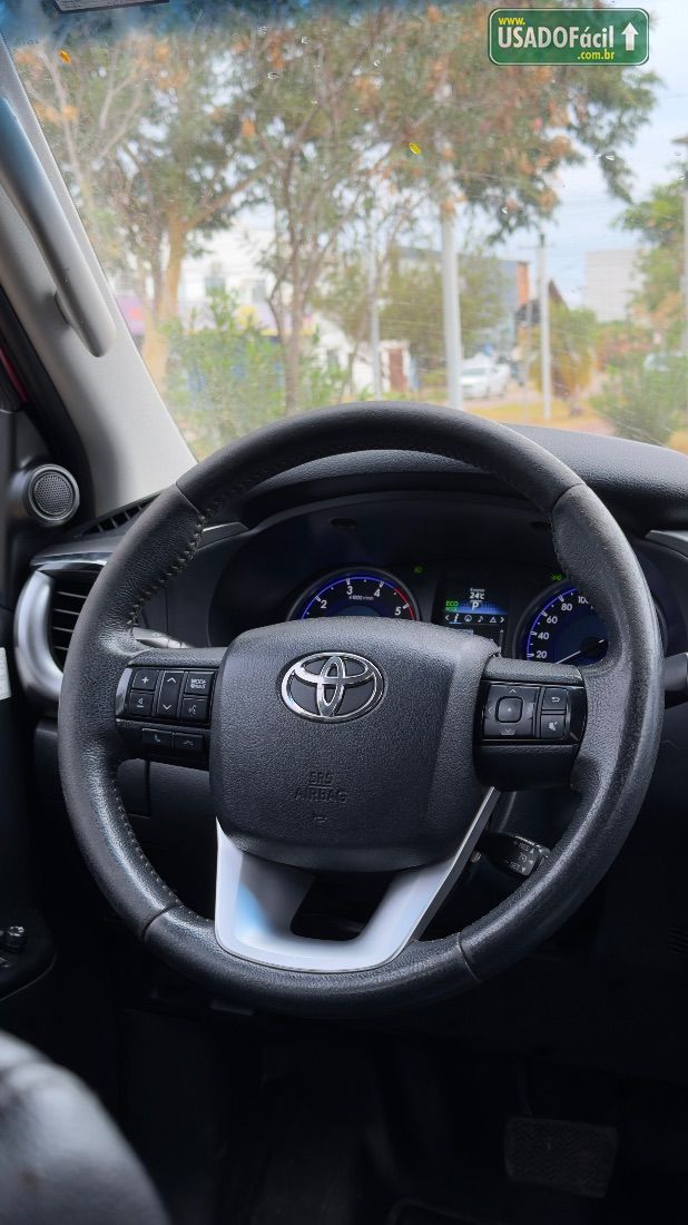 Toyota Hilux SRX CD 2.8 4x4 TDI Automático Diesel 2016/2017 — foto 11 de 14