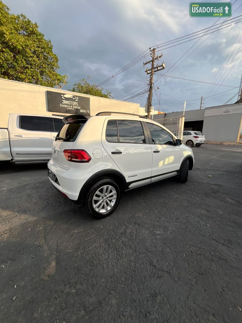Volkswagen Fox Track 1.0 4P Total Flex 2017/2017 — foto 3 de 9