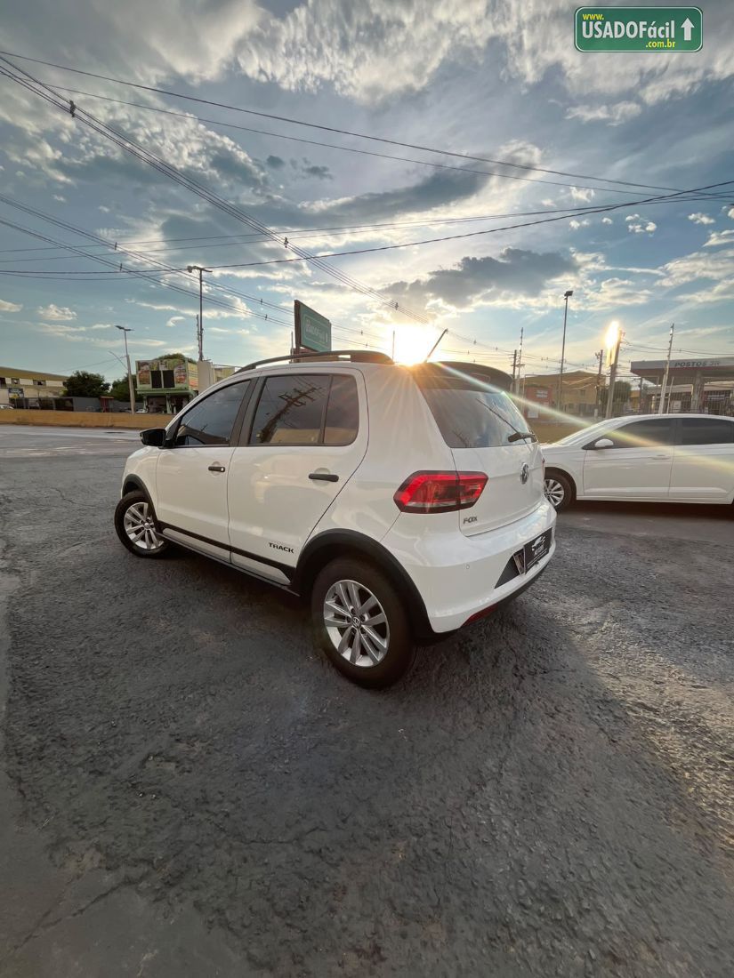 Volkswagen Fox Track 1.0 4P Total Flex 2017/2017 — foto 4 de 9