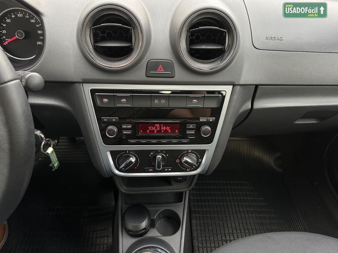 Volkswagen Voyage Comfortline 1.6 Total Flex 2015/2016 — foto 10 de 14