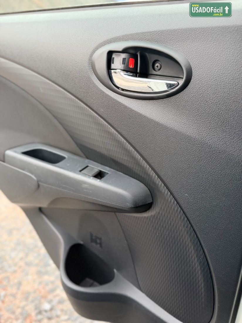 Toyota Etios Sedan XLS 1.5 Mecânico Flex 2014/2015 — foto 18 de 22