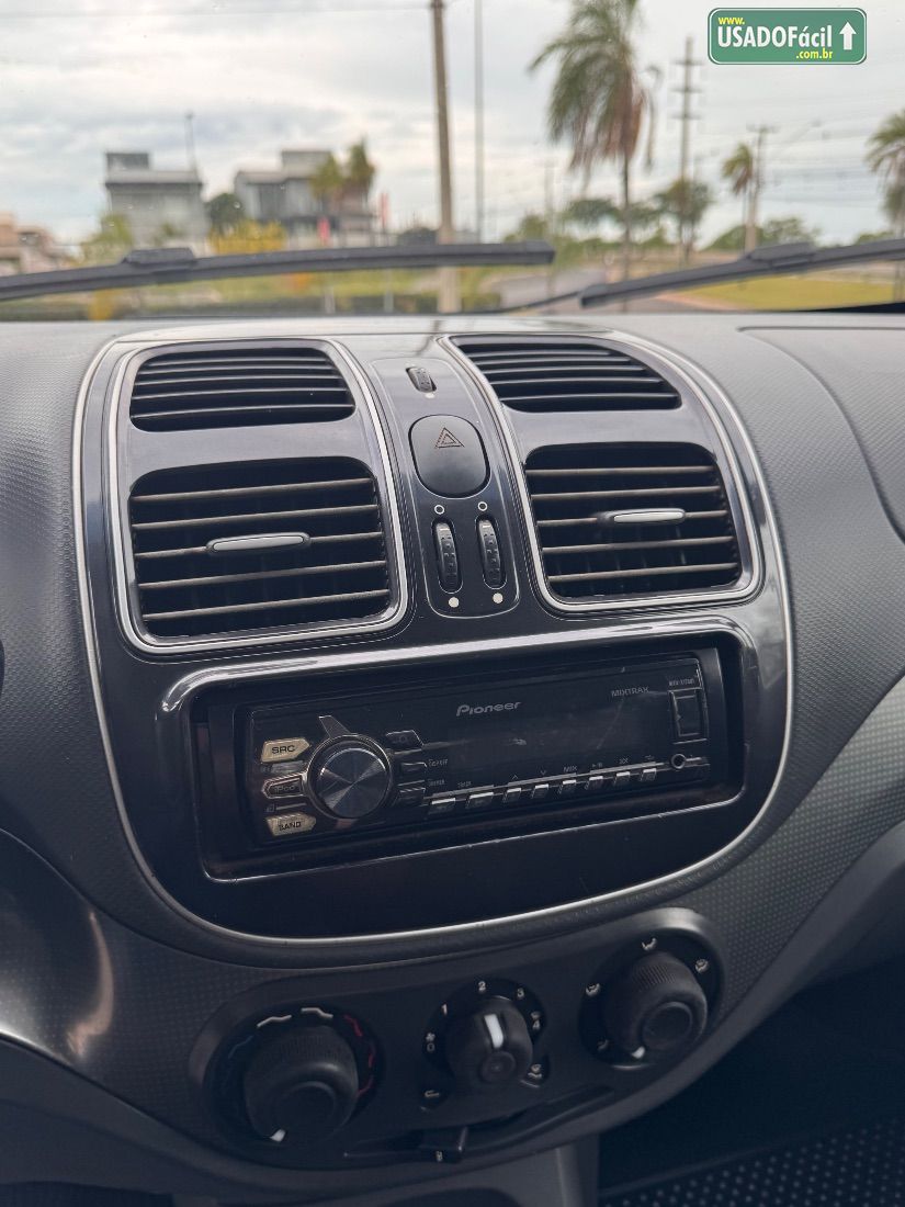 Fiat Grand Siena Attractive 1.4 Evo Fire Flex 2013/2013 — foto 17 de 20