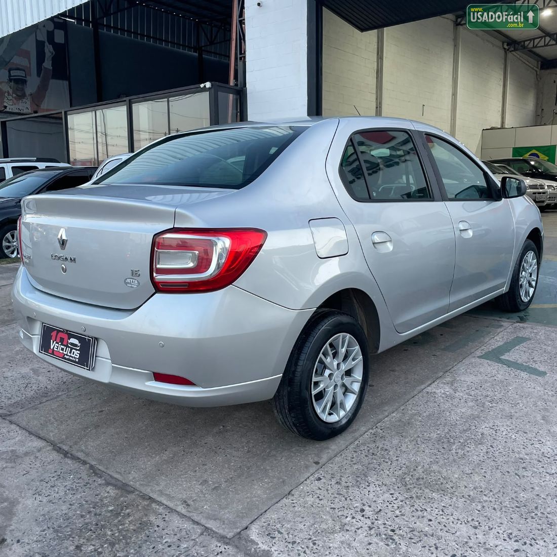 Renault Logan Expression 1.6 Hi-Flex 2014/2015 — foto 5 de 10
