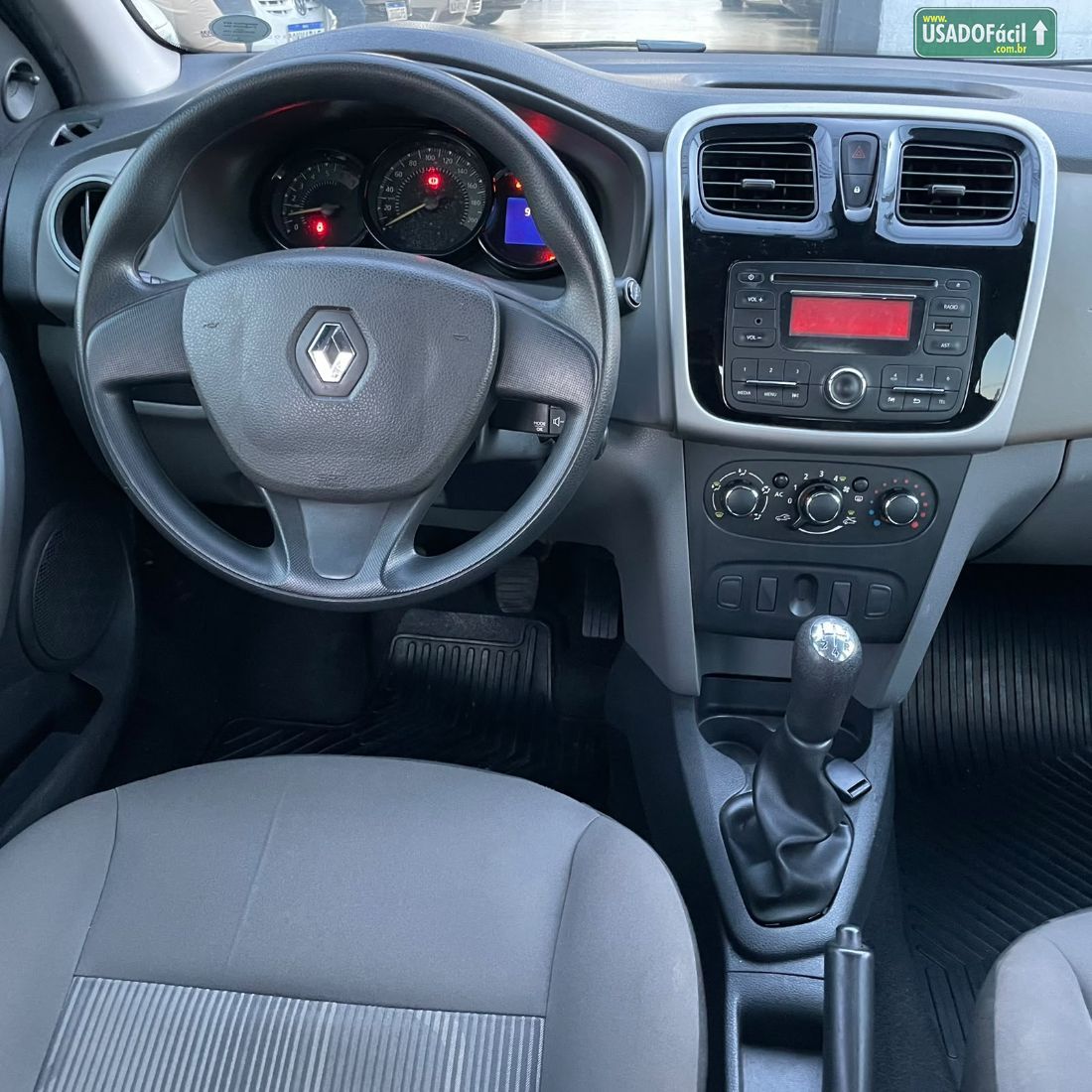 Renault Logan Expression 1.6 Hi-Flex 2014/2015 — foto 6 de 10