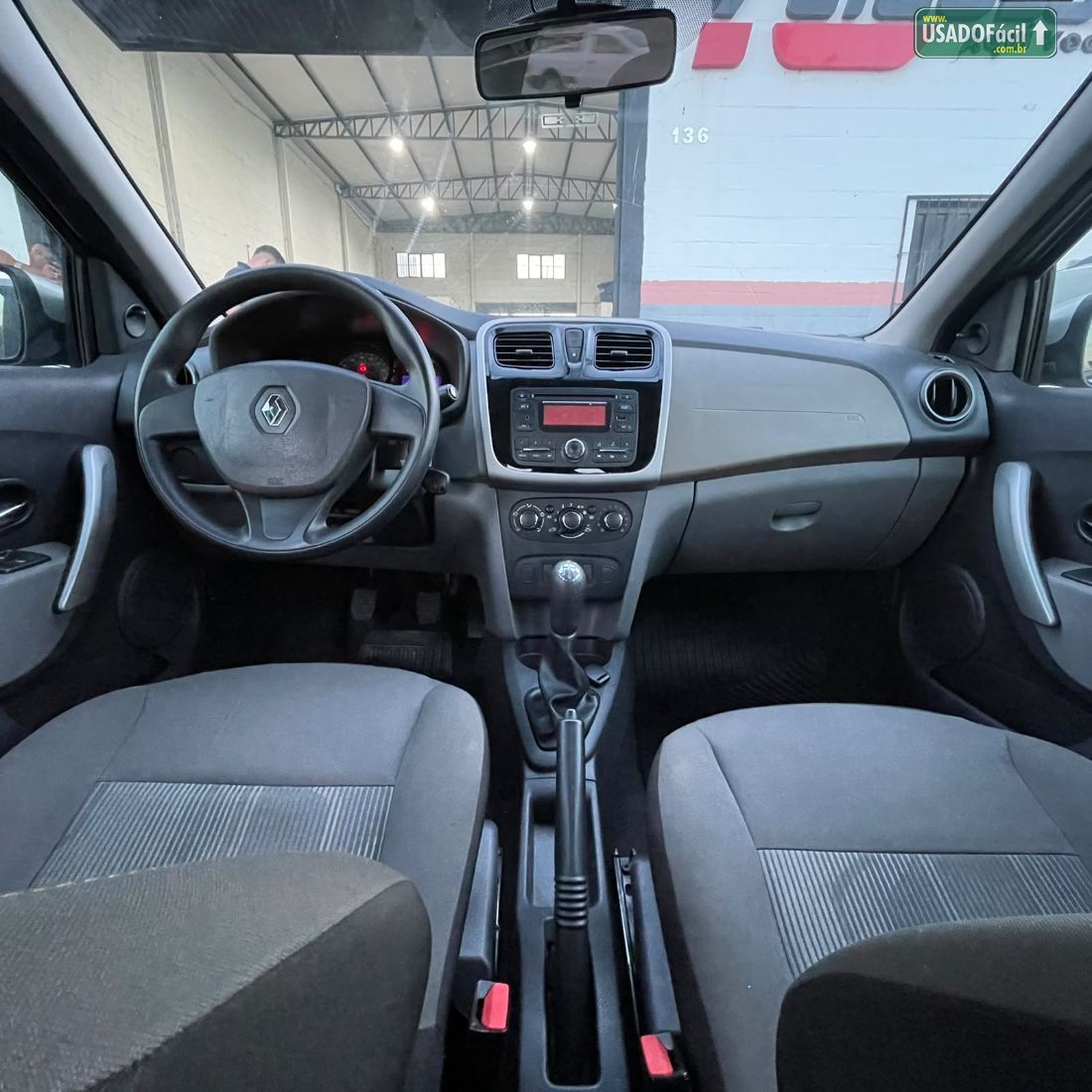 Renault Logan Expression 1.6 Hi-Flex 2014/2015 — foto 7 de 10