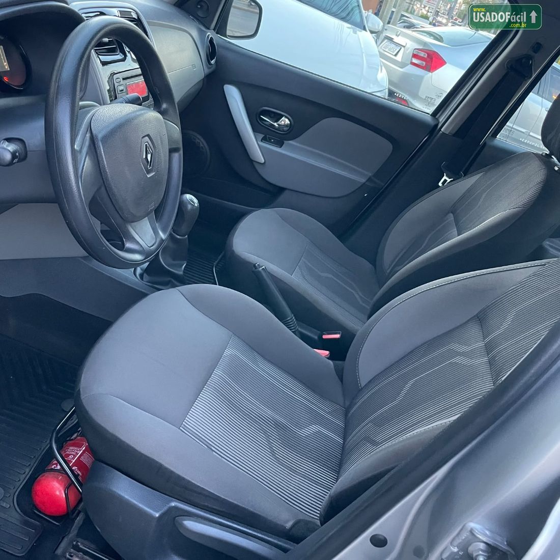 Renault Logan Expression 1.6 Hi-Flex 2014/2015 — foto 8 de 10