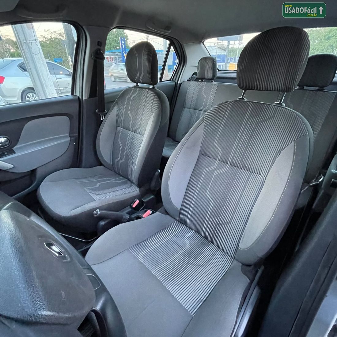 Renault Logan Expression 1.6 Hi-Flex 2014/2015 — foto 9 de 10