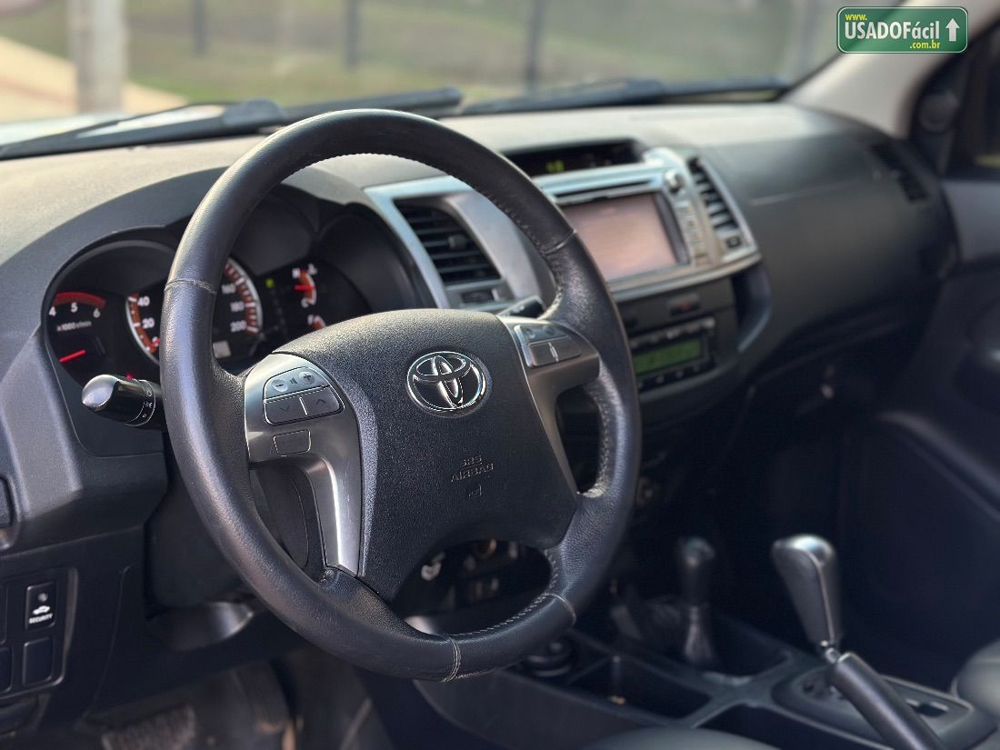 Toyota Hilux SRV CD D4-D 3.0 4x4 TDI Automático Diesel 2013/2014 — foto 7 de 17