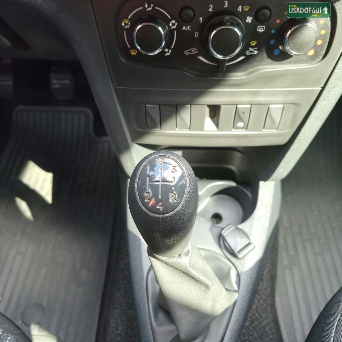 Renault Logan Life 1.0 Mecânico Flex 2022/2023 — foto 13 de 15