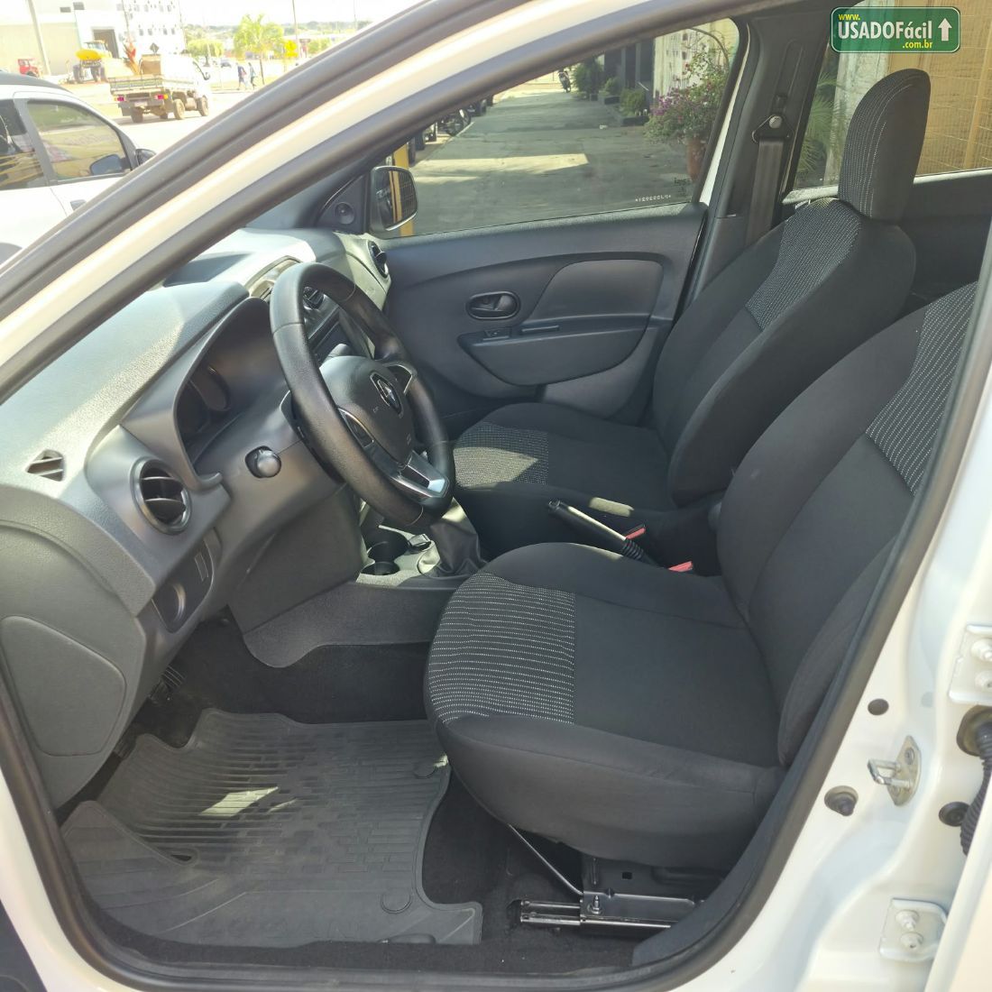 Renault Logan Life 1.0 Mecânico Flex 2022/2023 — foto 9 de 15